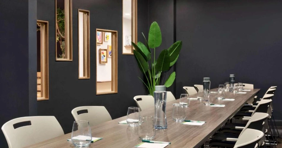 Bronx on a Budget: Wallet-Friendly Hotels Near Yankee Stadium!