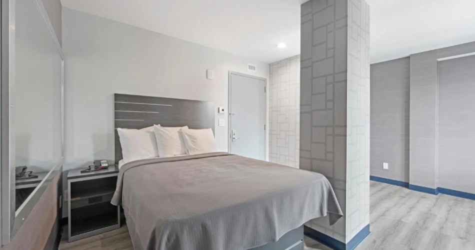 Bronx on a Budget: Wallet-Friendly Hotels Near Yankee Stadium!