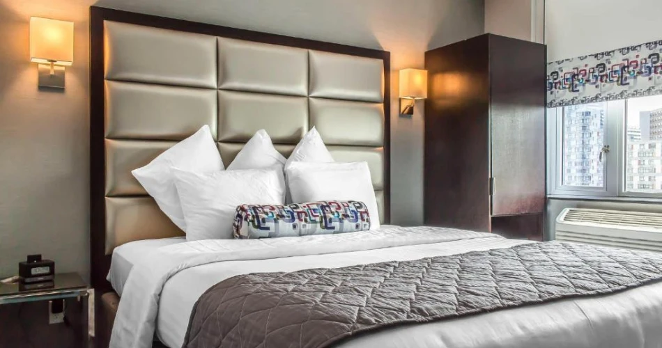 Bronx on a Budget: Wallet-Friendly Hotels Near Yankee Stadium!