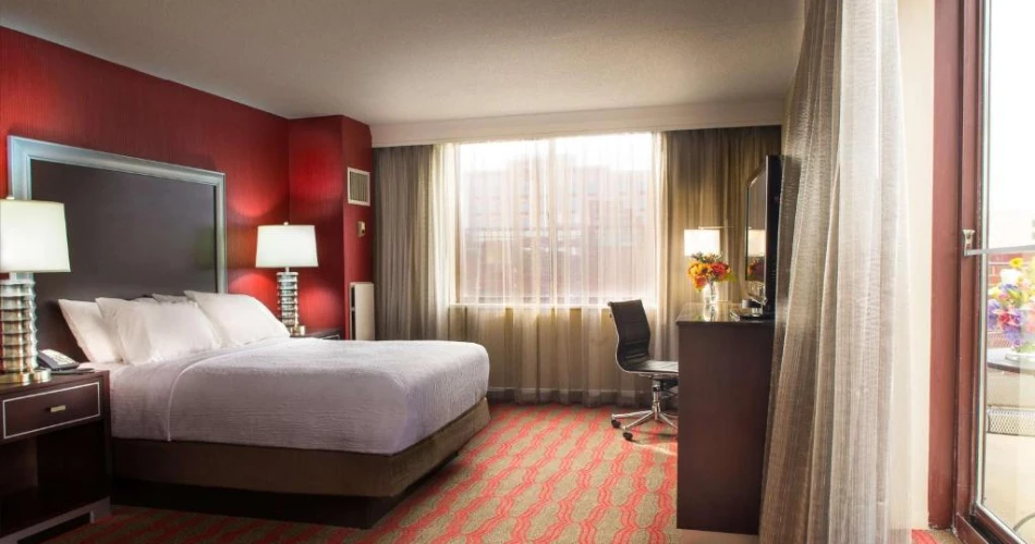 The Ultimate Fan’s Guide: Hotels With Shuttle Service Near Yankee Stadium
