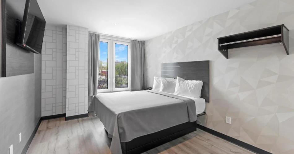 Hit a HomeRun with These Hotels Near Yankee Stadium Offering Free Parking
